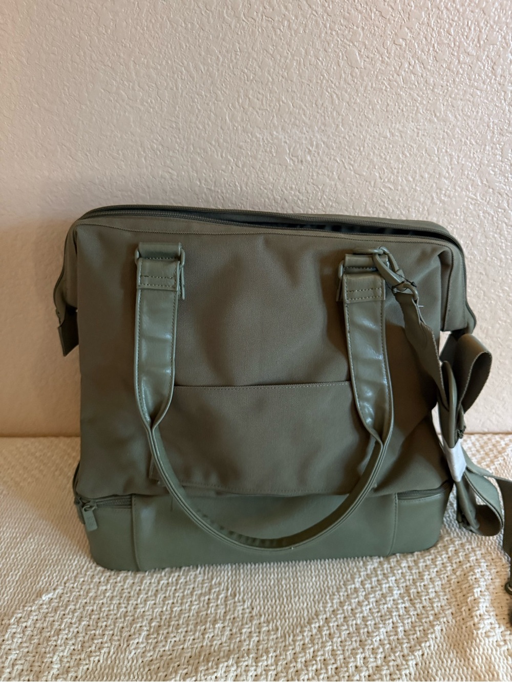 Beis - Olive Green Travel Tote Bag NWT - Picture 2 of 5